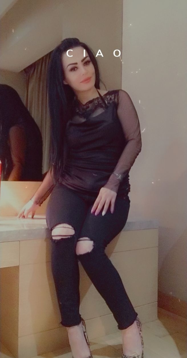 Female escort in Pune